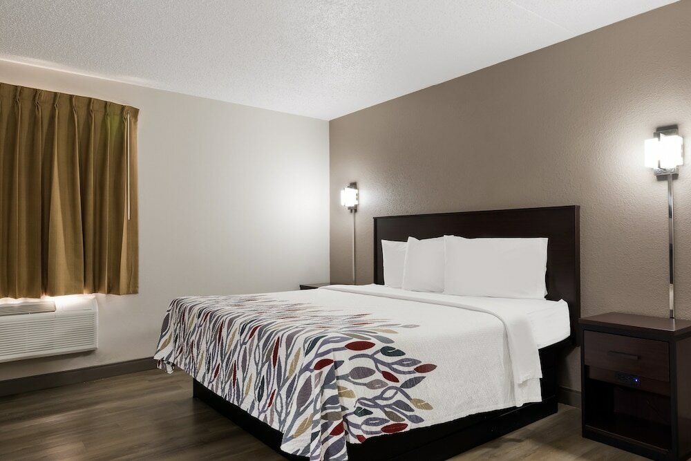 Фото Red Roof Inn Hartford - New Britain