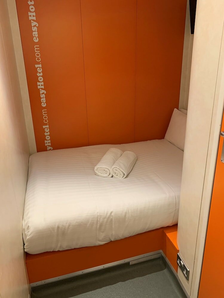 Фото EasyHotel London South Kensington