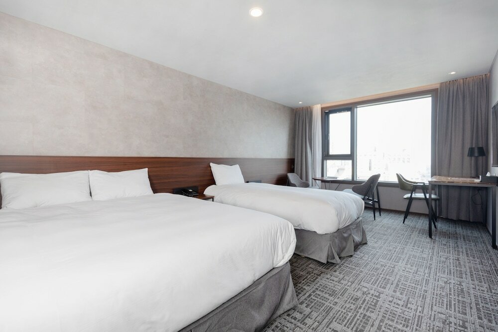 Фото Hotel With City