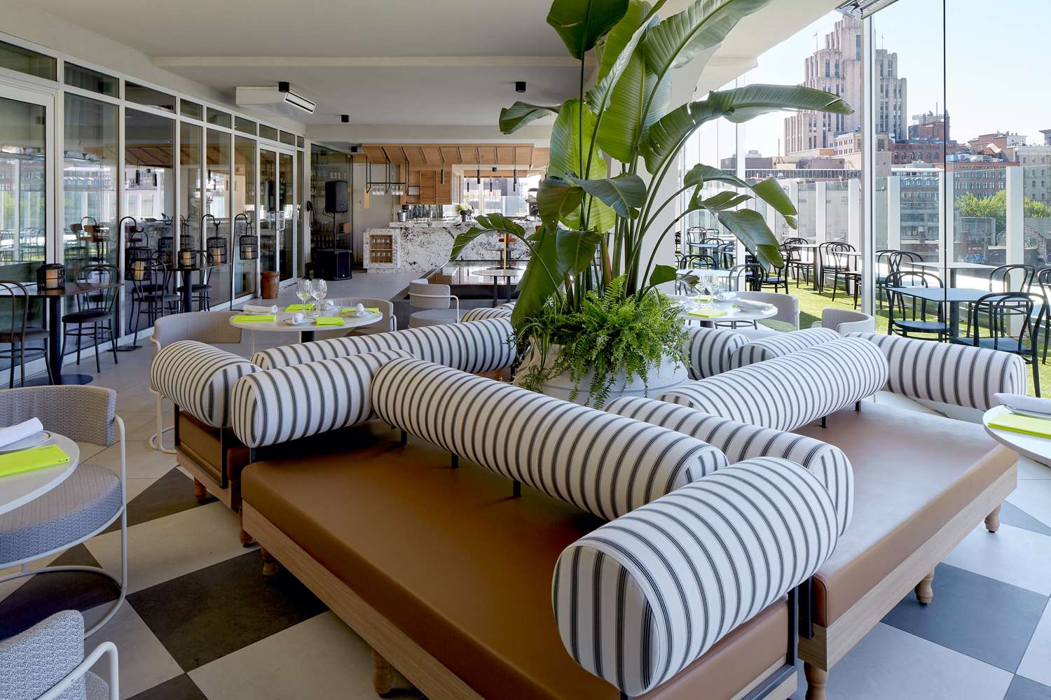 Фото Hampton Inn by Hilton Montreal Downtown