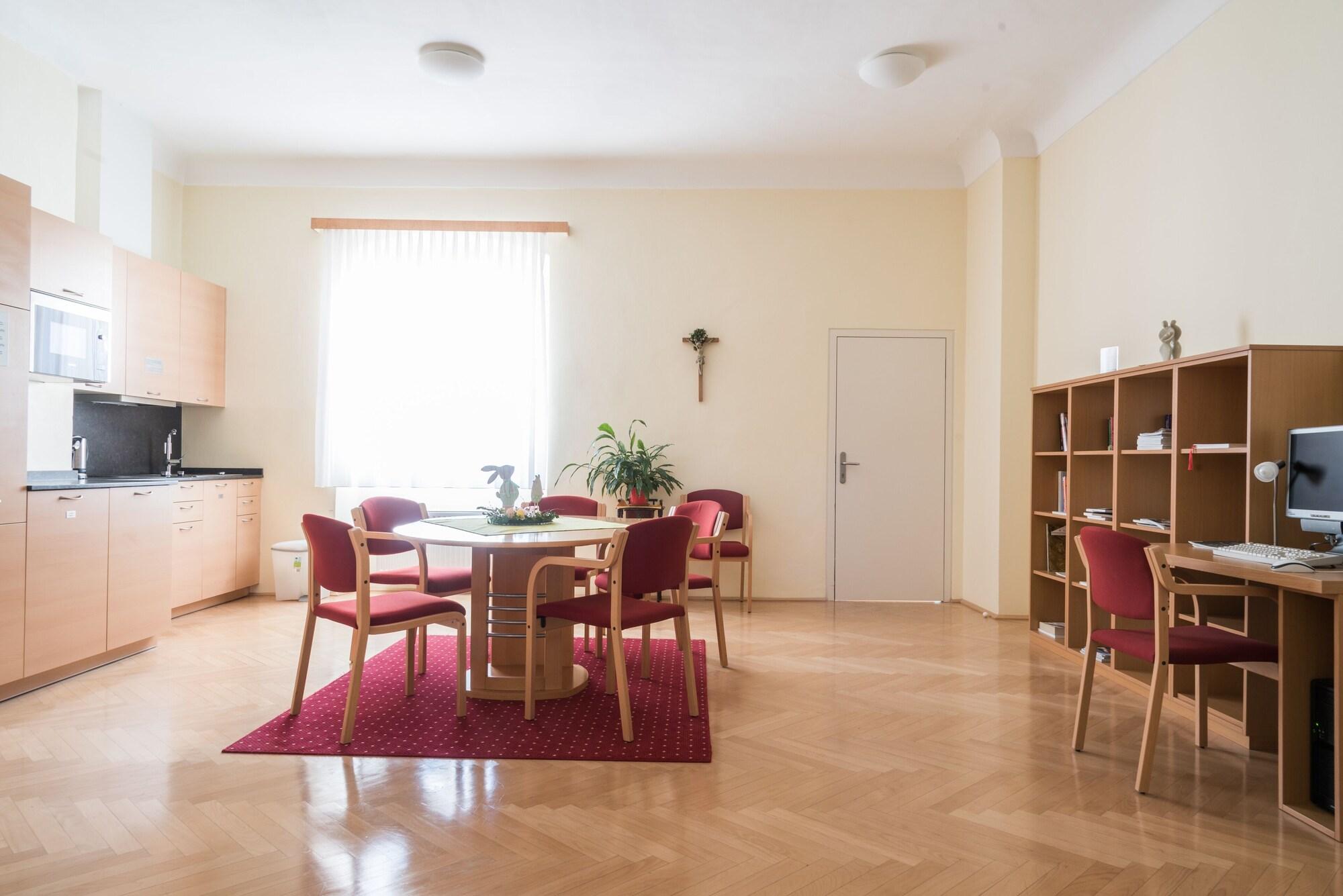 Фото Gästehaus im Priesterseminar Salzburg