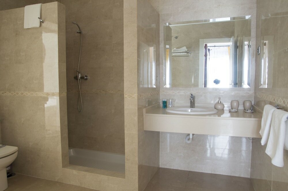 Фото Hotel Restaurante Dama de Baza