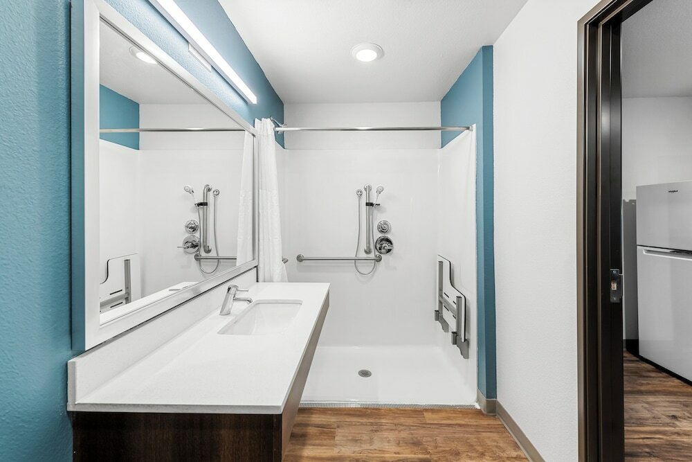 Фото Woodspring Suites Kansas City Airport