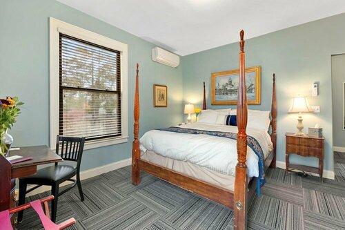 Гостиница The DeBary Inn в Саммите
