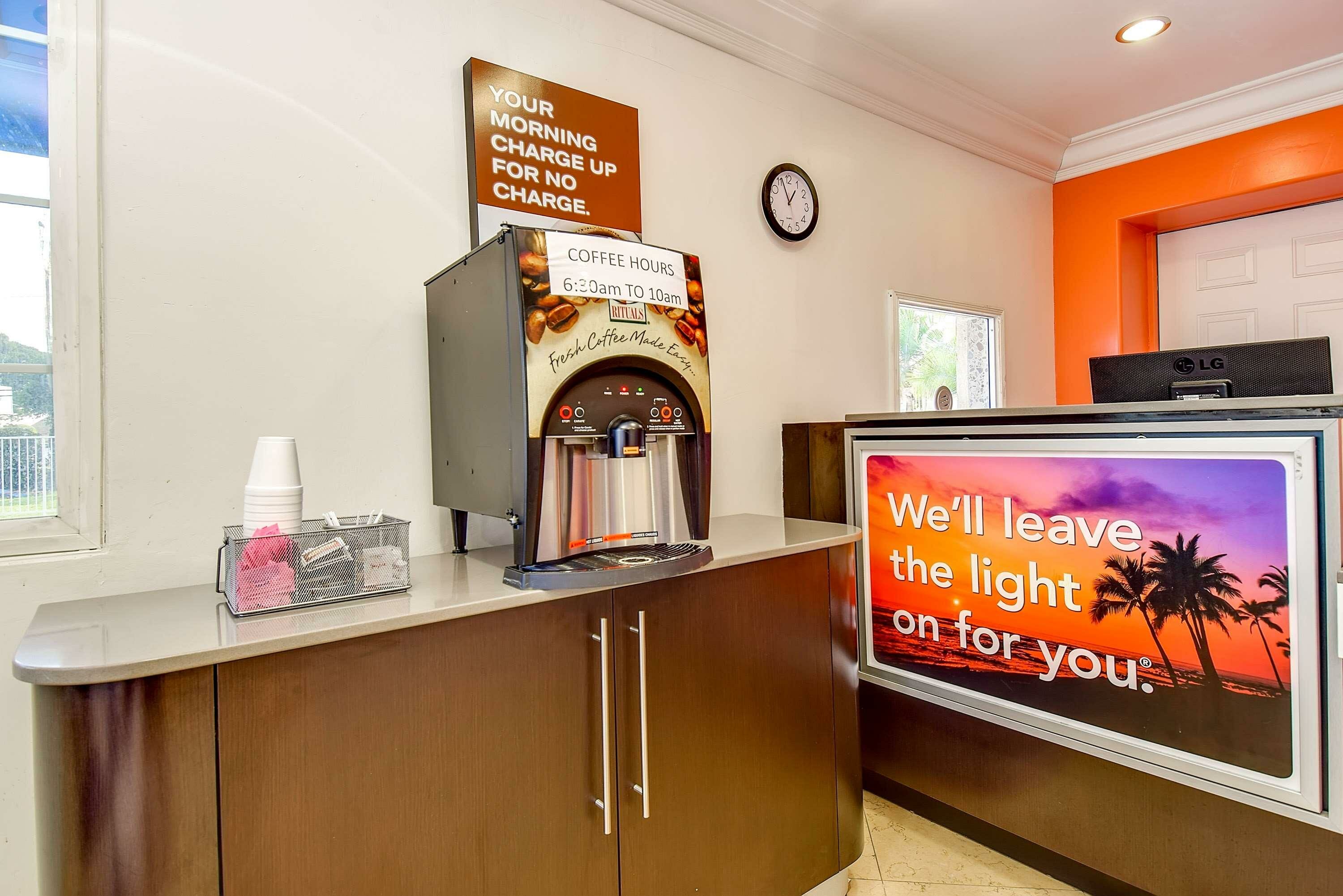 Фото Motel 6 Garden Grove