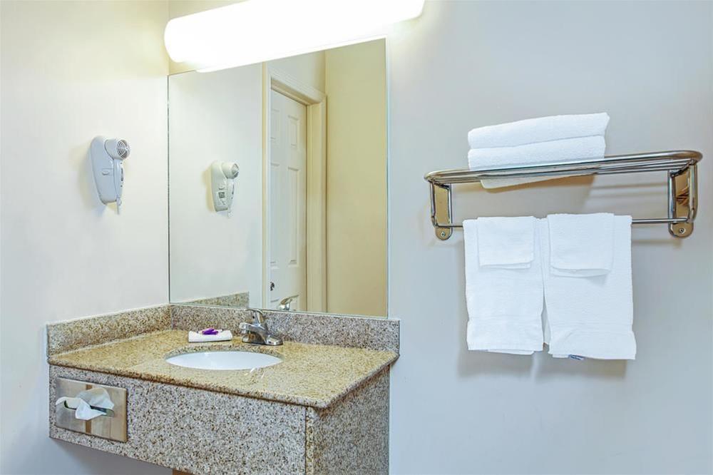 Фото Knights Inn South Hackensack