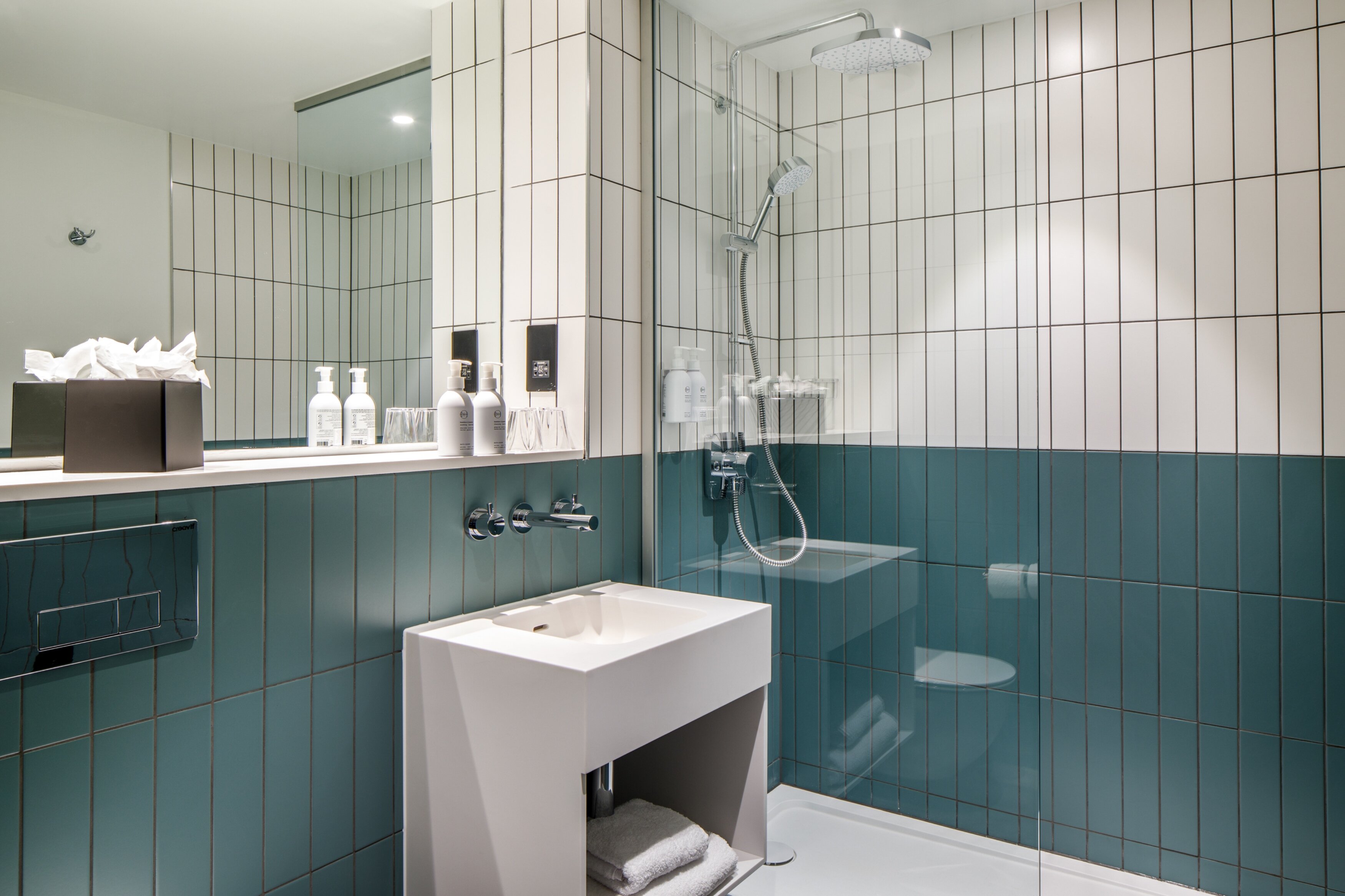 Фото Southgate Hotel London