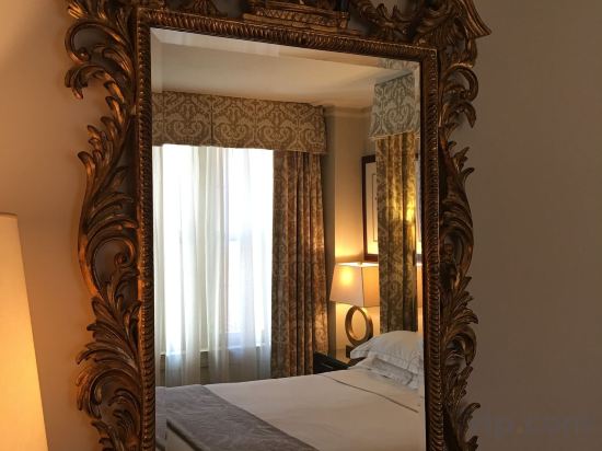 Фото The Eliot Hotel