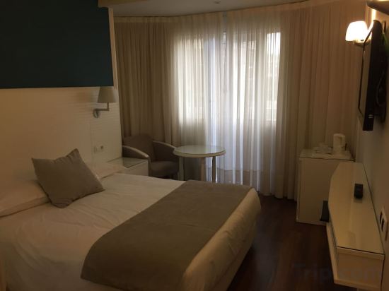 Фото Las Rocas Playa Hotel