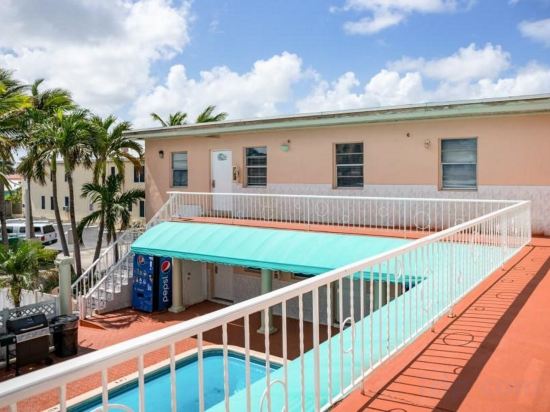 Фото Hollywood Beach Swan