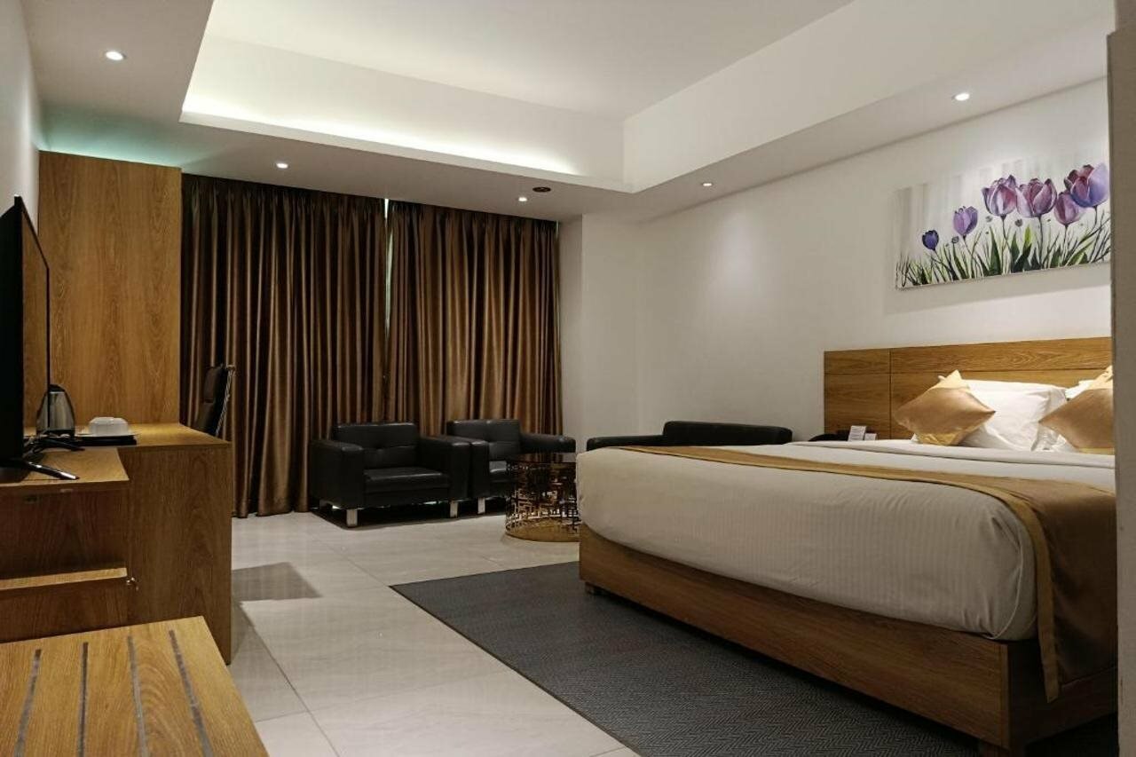 Фото Hotel X Rajshahi