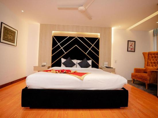 Фото Royal Raj Hotel