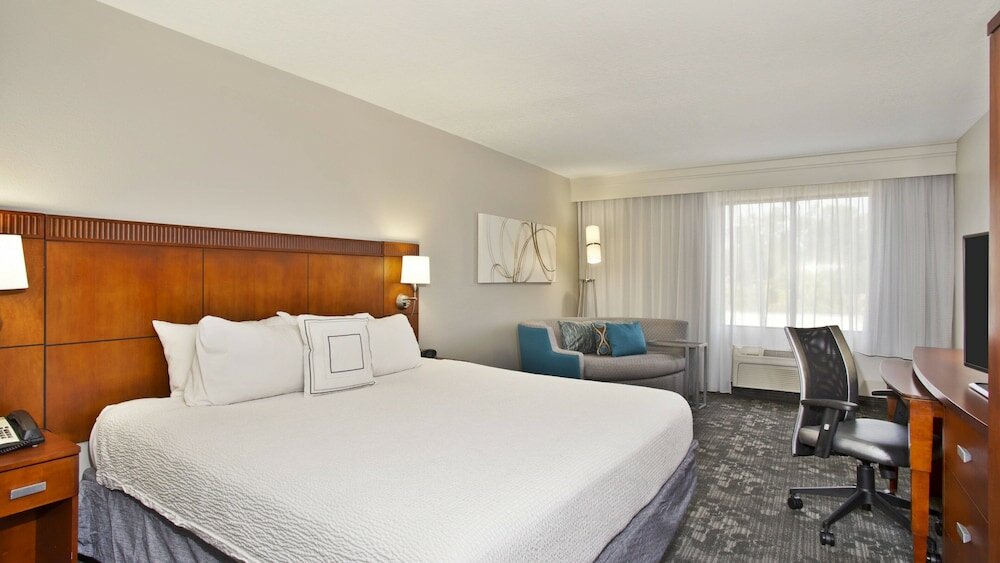 Фото Courtyard by Marriott Gulfport Beachfront