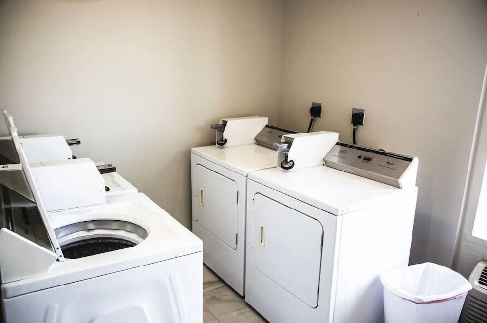 Фото Town House Extended Stay Hotel Downtown