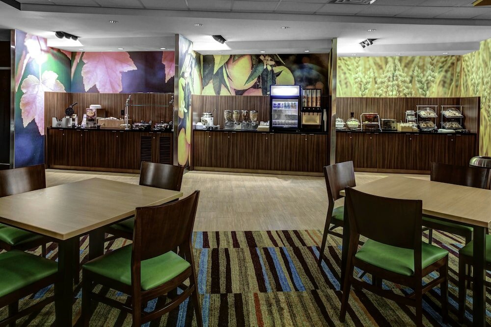 Фото Fairfield Inn & Suites Lansing at Eastwood