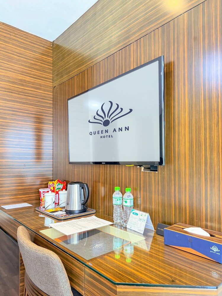 Фото Queen Ann Hotel
