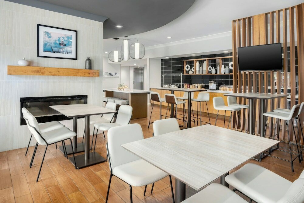 Фото SpringHill Suites by Marriott Herndon Reston