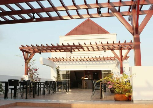 Внешний вид отеля Nichols Airport Hotel в Паранаке, фото 5