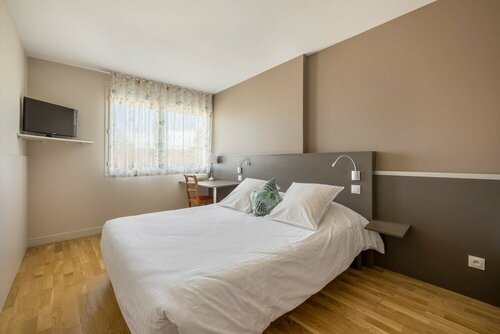 Гостиница Hotel Newport в Вильфранше-сюре-Соне