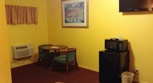 Гостиница Oceanside Inn and Suites в Оушенсайде