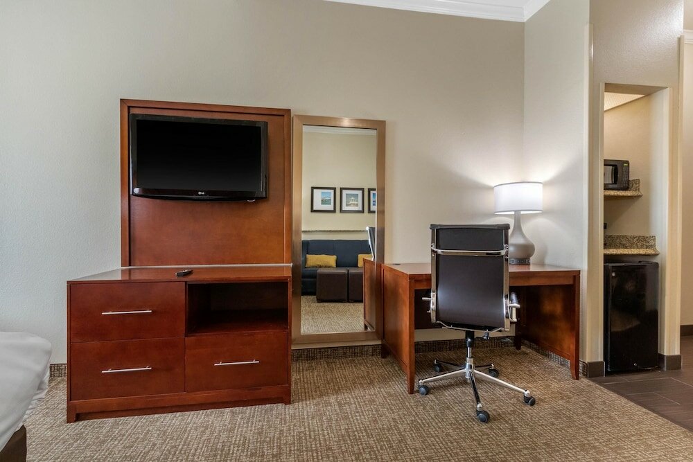 Фото Comfort Suites Central