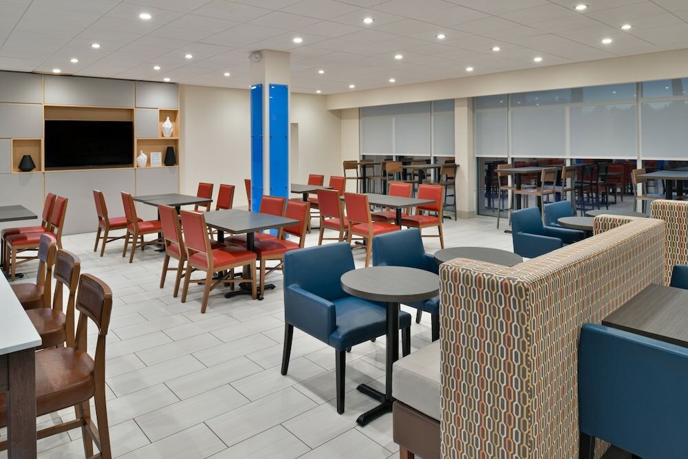 Фото Holiday Inn Express Orlando - South Park, an Ihg Hotel