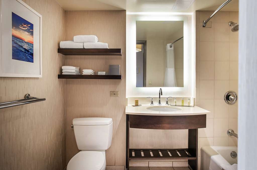 Фото DoubleTree by Hilton Hotel San Diego - Mission Valley