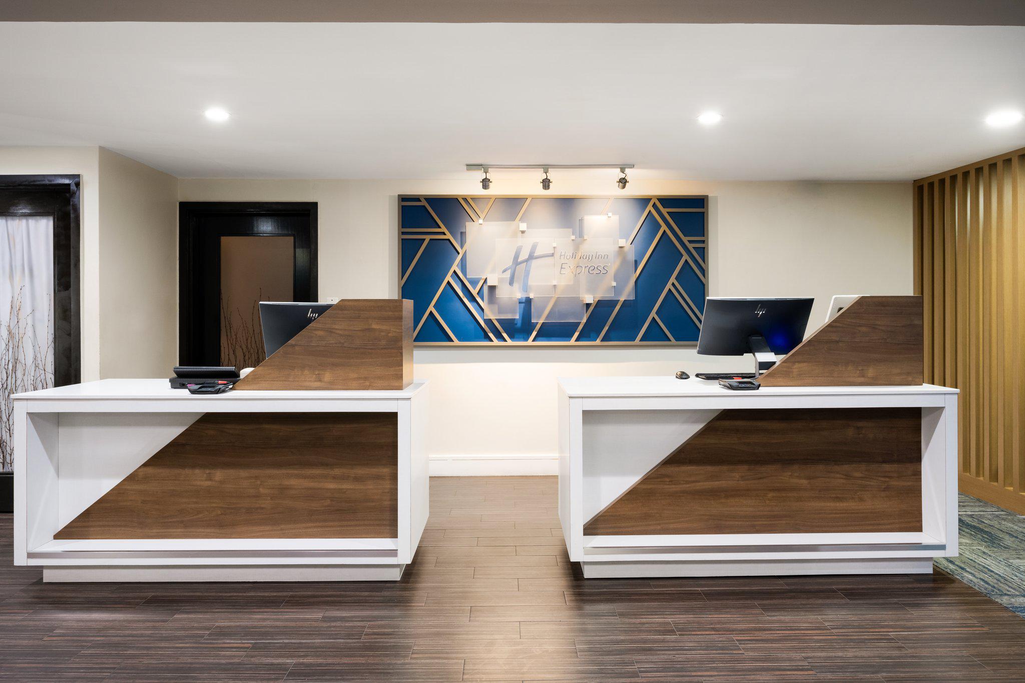 Фото Holiday Inn Express Simi Valley, an Ihg Hotel