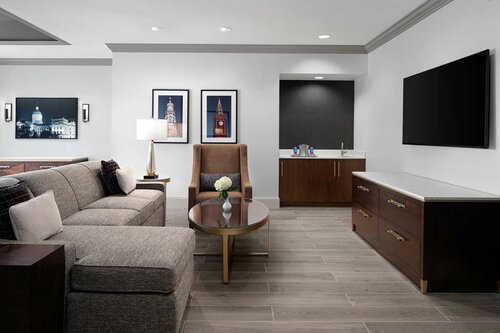 Гостиница Hilton Indianapolis Hotel & Suites в Индианаполисе