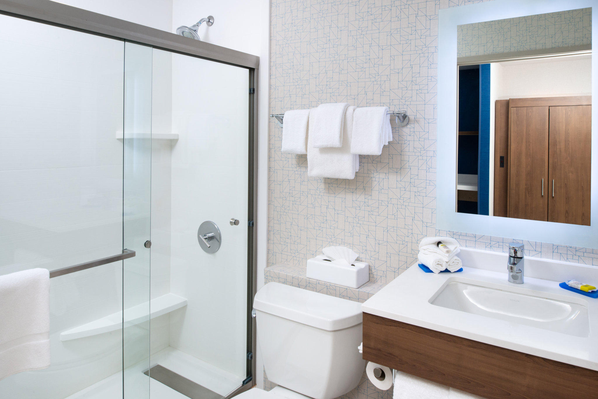 Фото Holiday Inn Express & Suites Los Angeles Downtown West