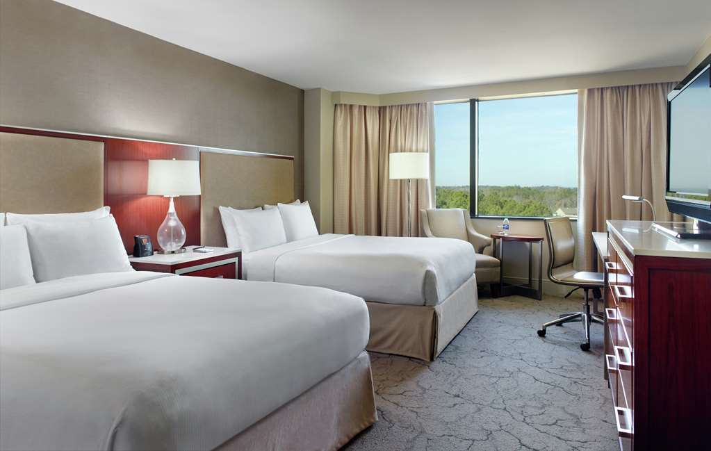 Фото Hilton Atlanta Northeast