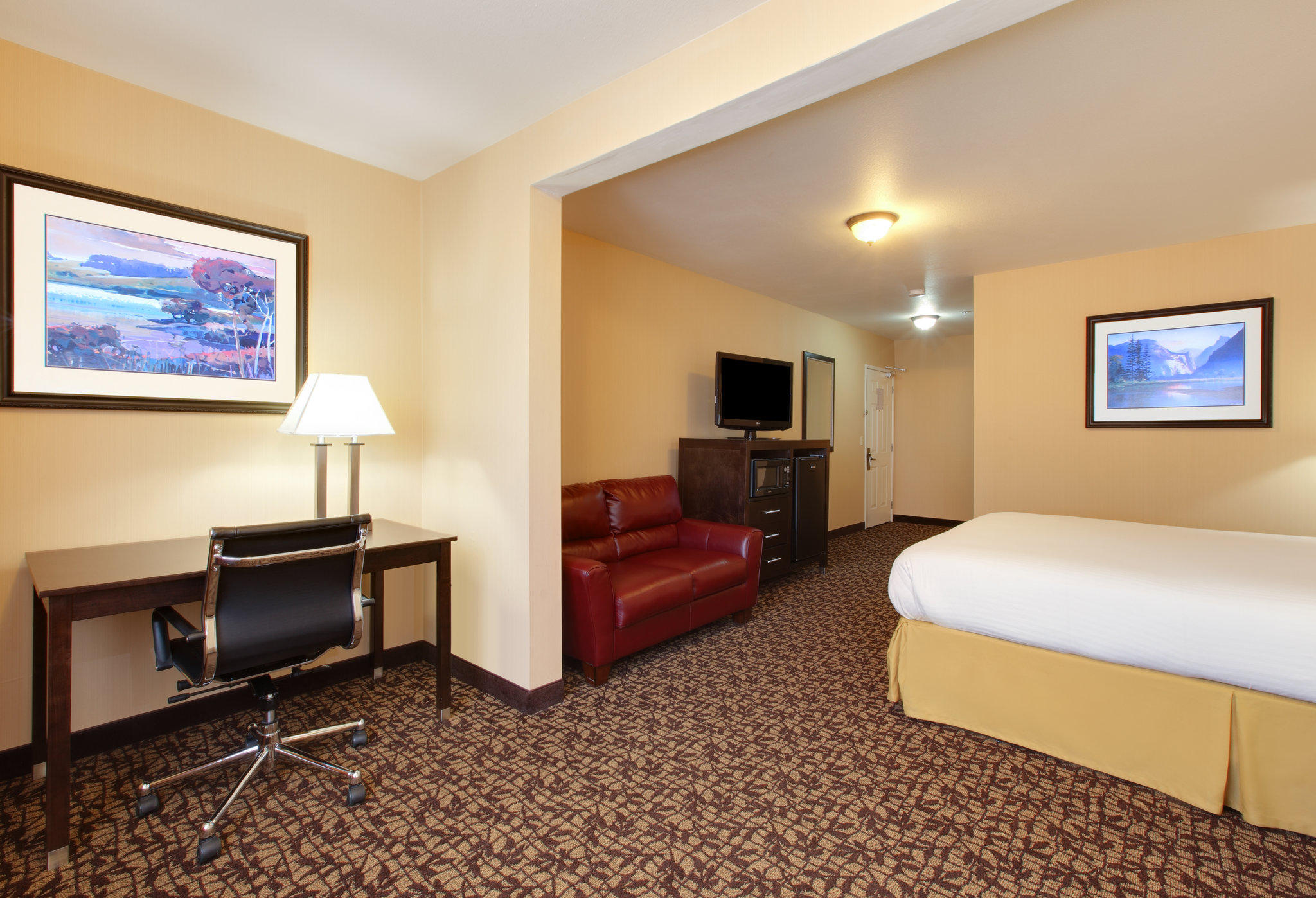 Фото Holiday Inn Express Oakdale, an Ihg Hotel