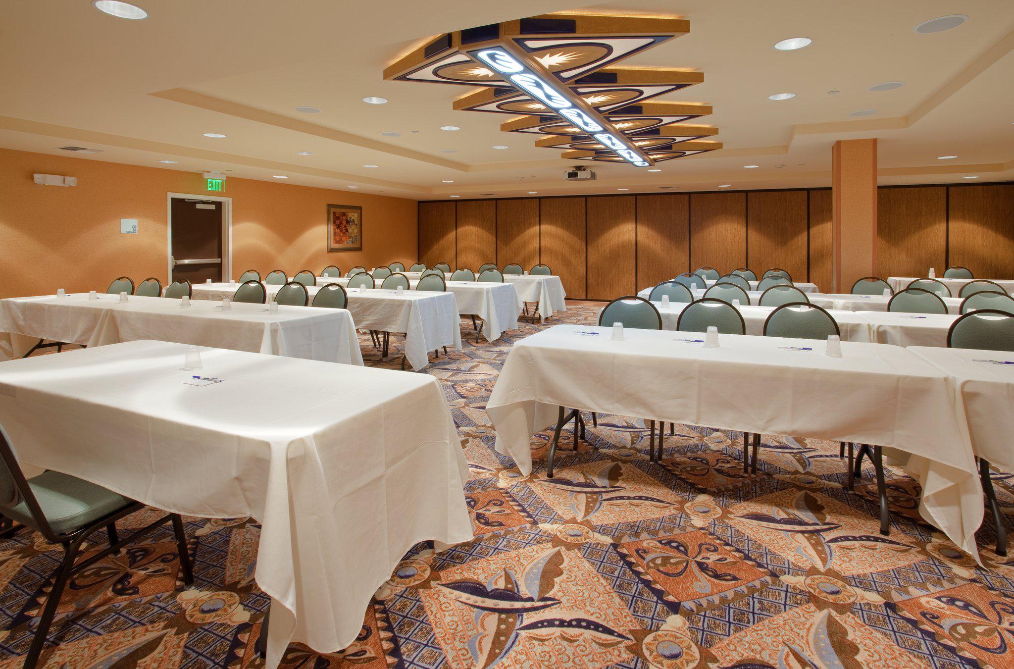 Фото Holiday Inn Express & Suites Sacramento Ne Cal Expo