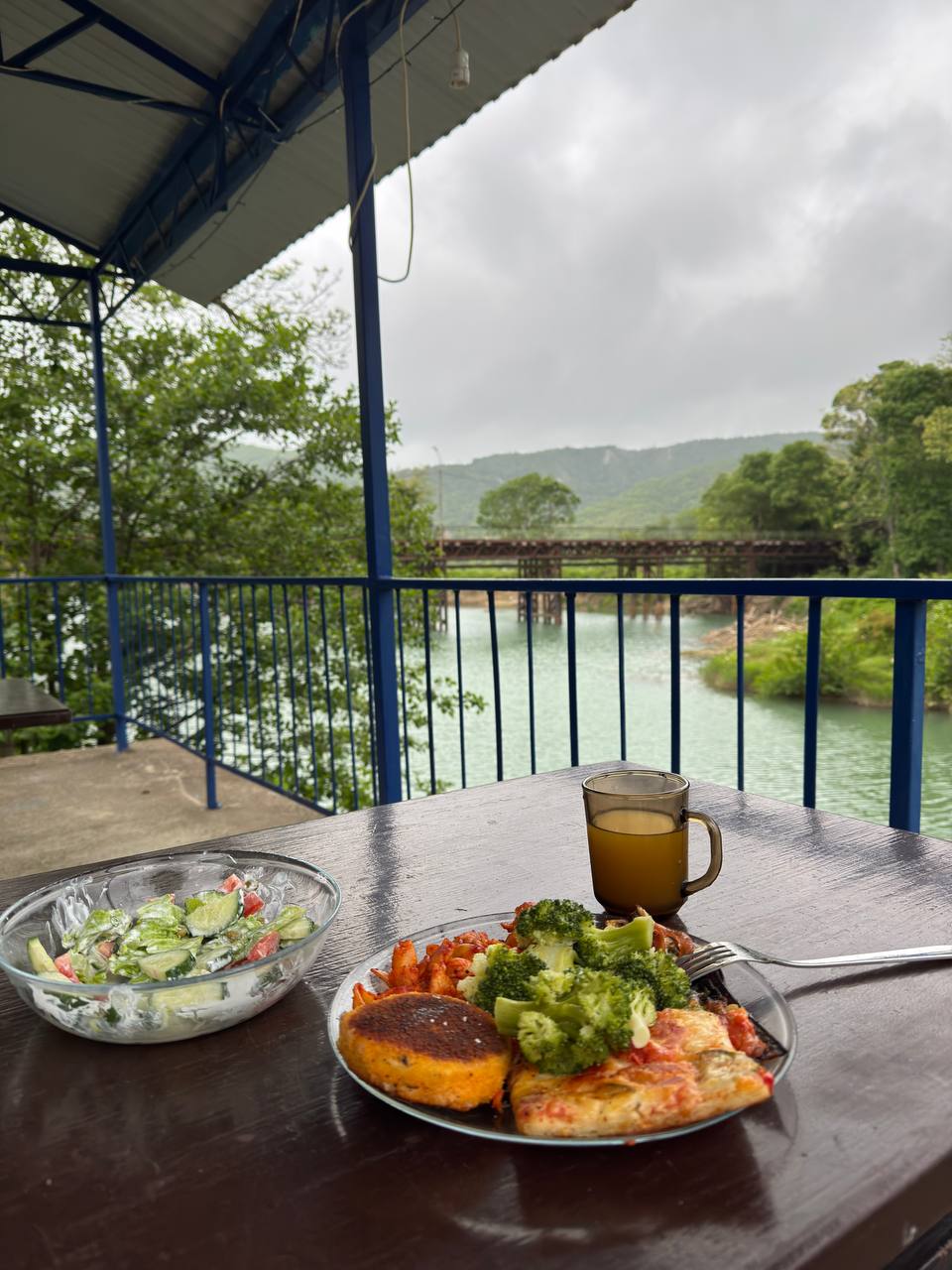 Фото Замок у реки