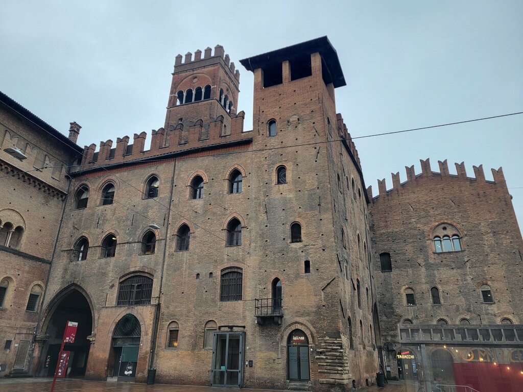 Landmark, attraction palazzo Re Enzo, Bologna, photo
