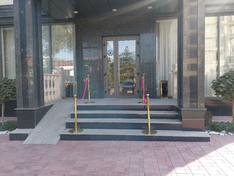 Фото Crown Hotel