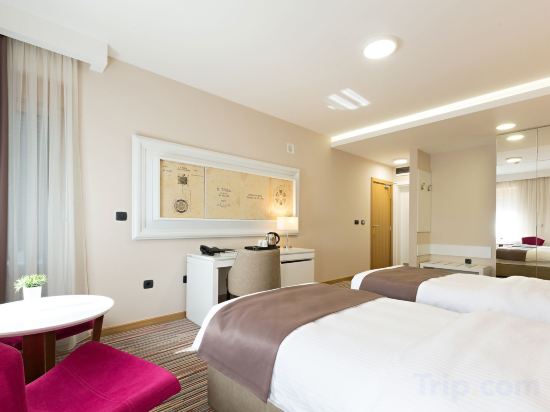 Фото Hotel Tesla Smart Stay