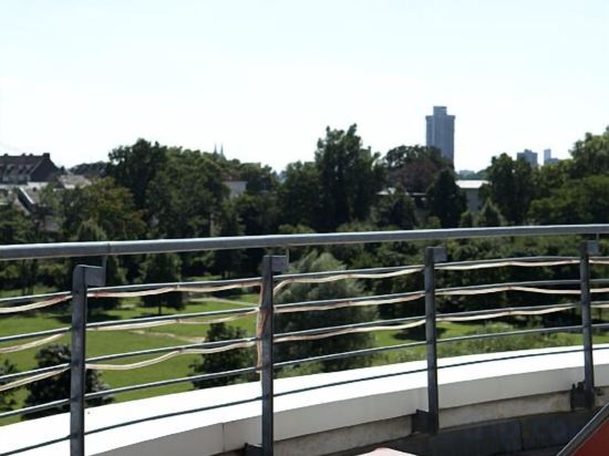 Фото Plaza Premium Köln