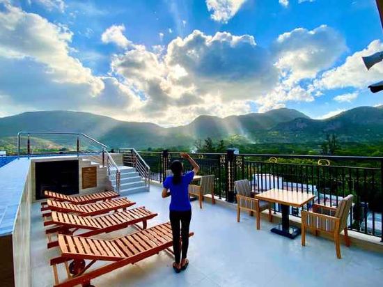 Фото отеля 2