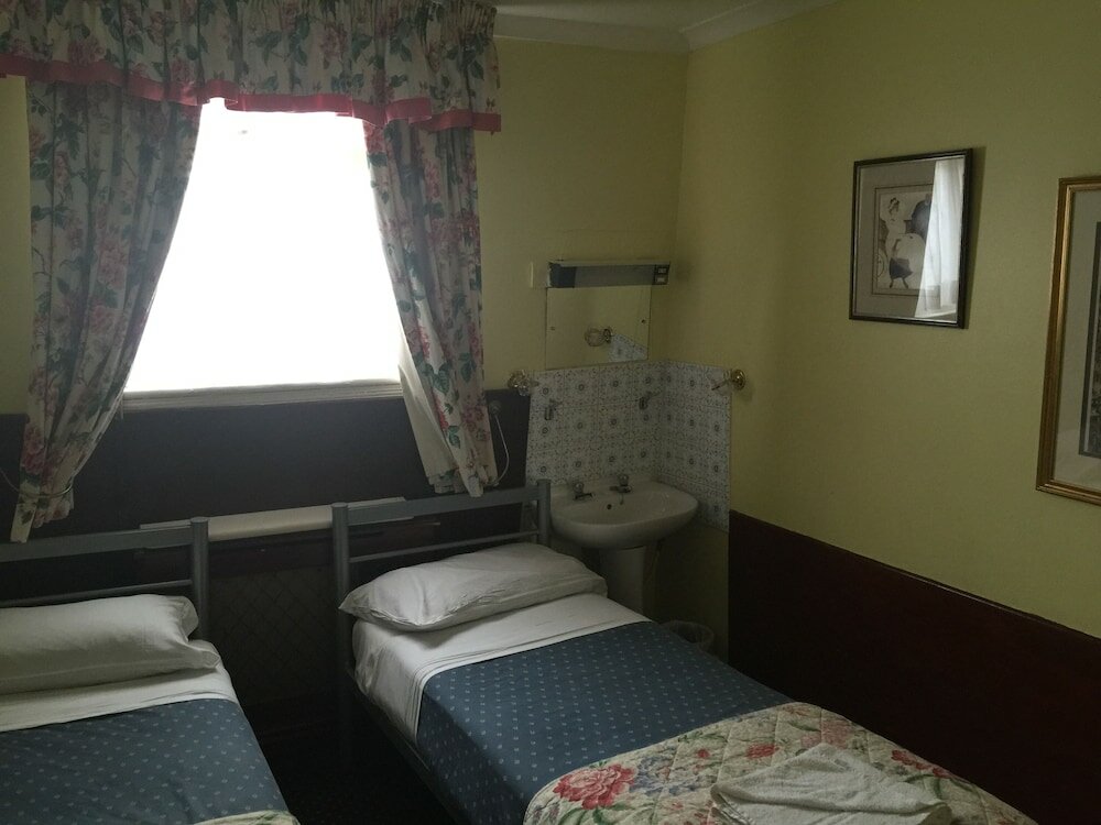 Фото Albany Hotel