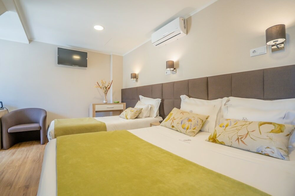 Фото Dinya Lisbon Hotel & Lounge Bar