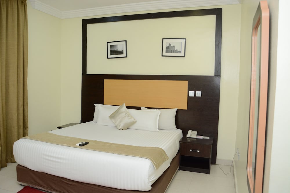 Фото Warri Wetland Hotel