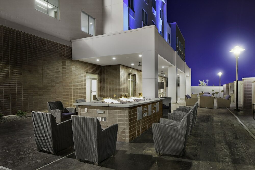 Фото Holiday Inn Express & Suites Lubbock Central - Univ Area, an Ihg Hotel