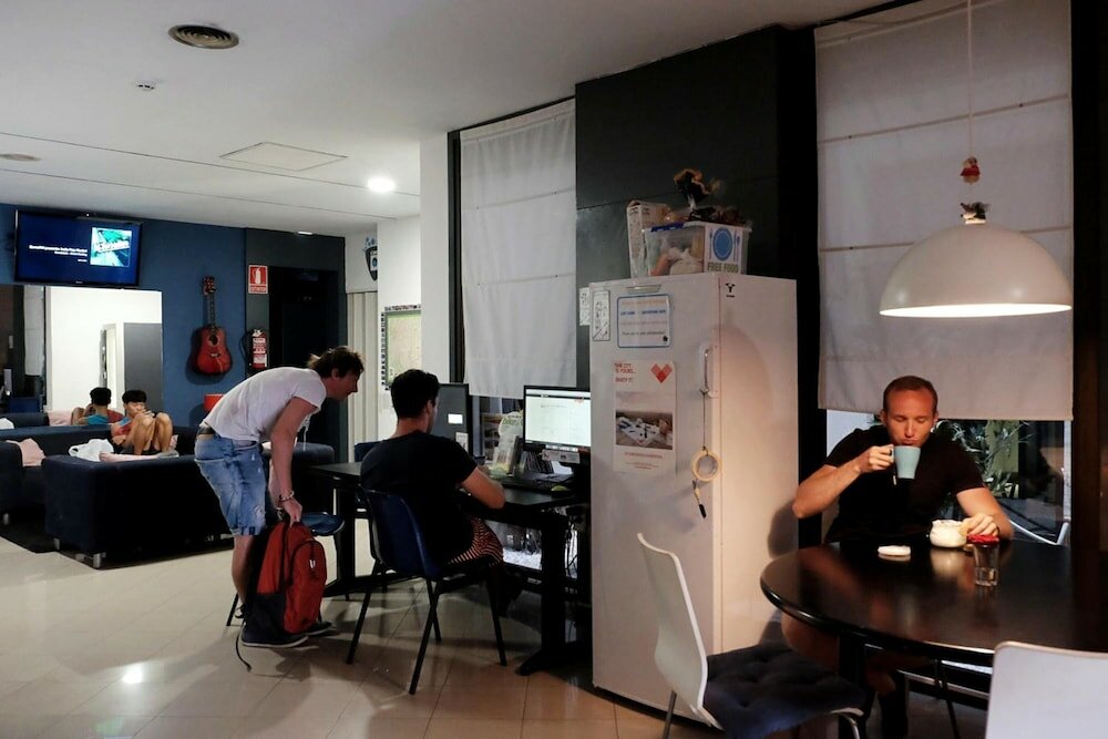 Фото Alternative Creative Youth Hostel Barcelona