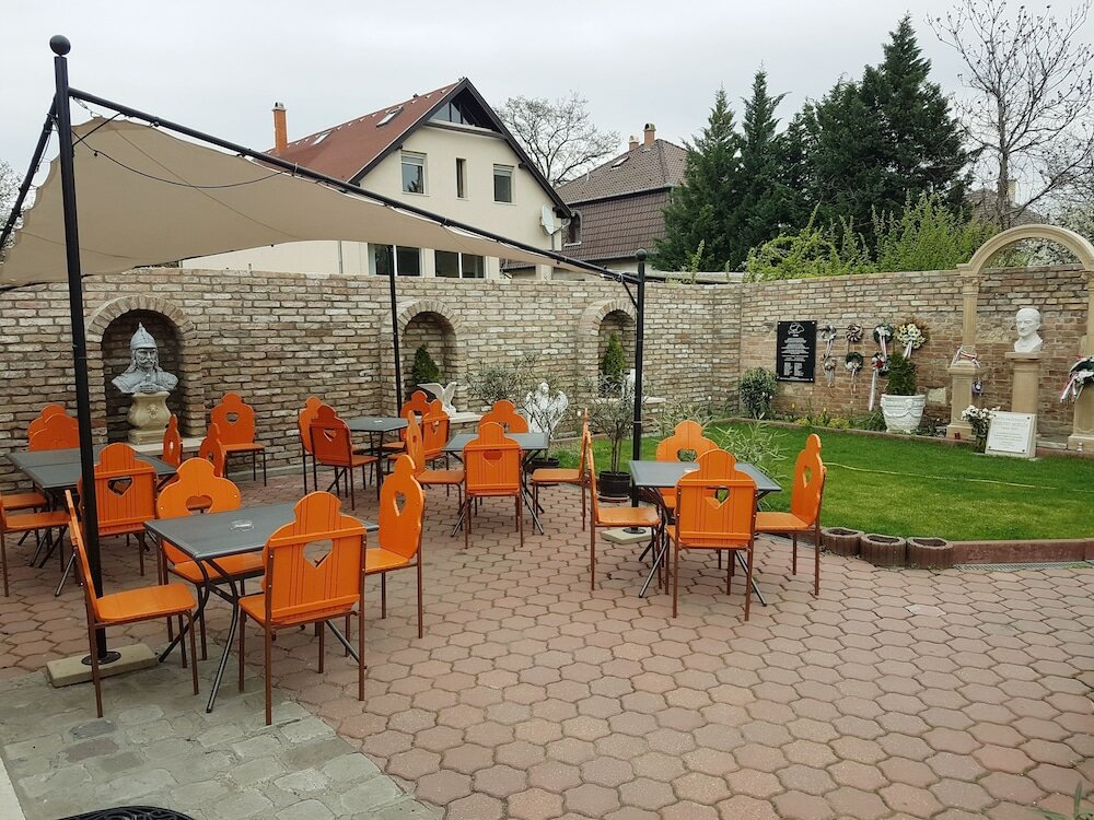 Фото Attila Hotel & Restaurant