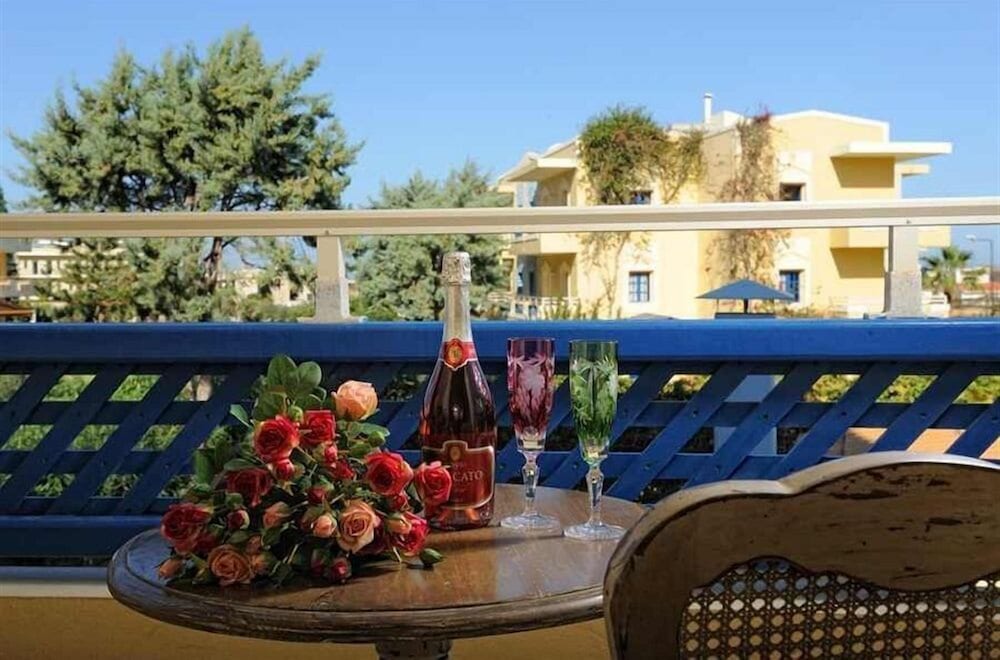 Фото Parthenis Hotel & Suites