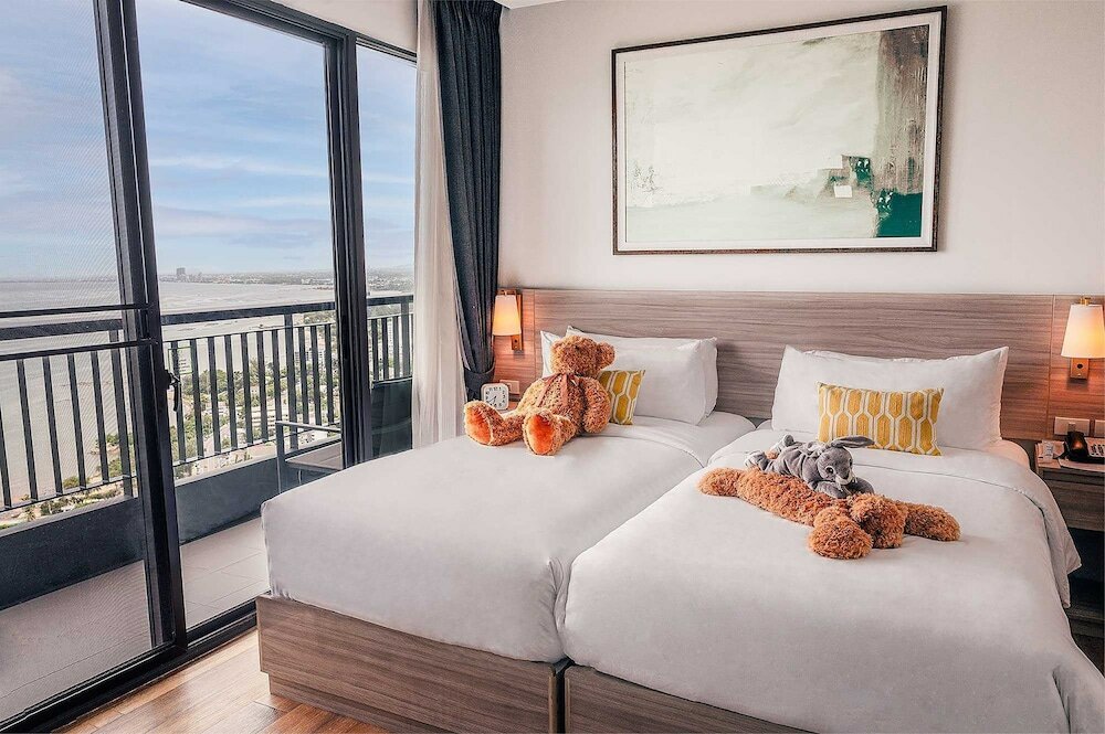 Фото Oakwood Hotel and Residence Sri Racha