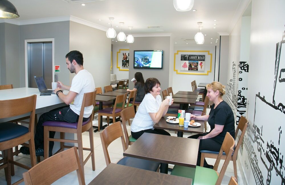 Фото Apartment Next to Victoria Station