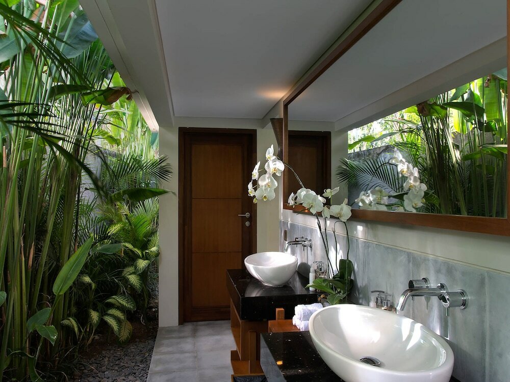 Фото Seseh Beach Villas