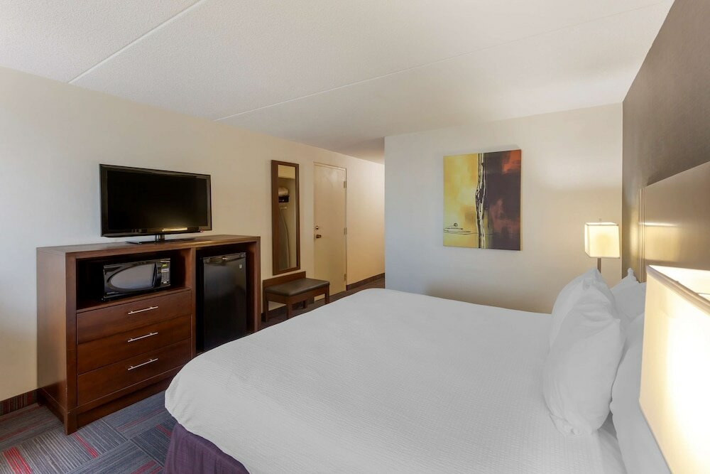 Фото Best Western Plus Toronto Airport Hotel